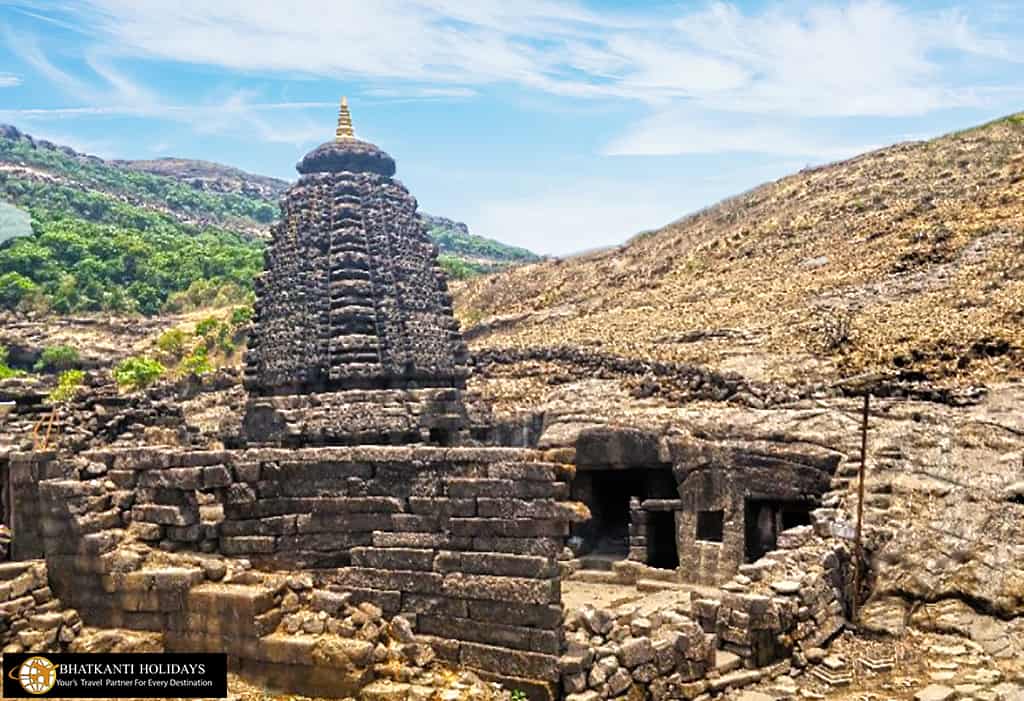 Harishandra fort temple