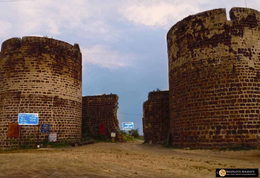 LAKHPAT FORT