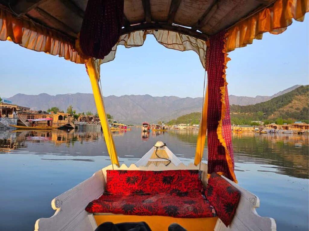 Dal Lake Srinagar, Kashmir 2